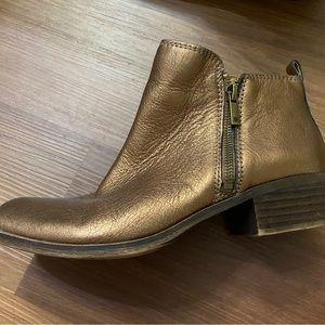 Lucky brand METALLIC GOLD boots